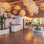 Отель Flamingo & - Pet Friendly