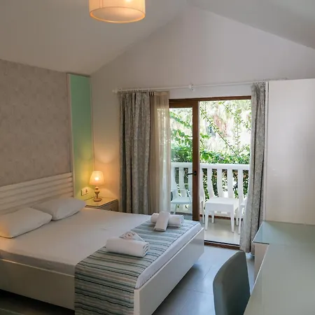 Flamingo & - Pet Friendly Hotel 3*